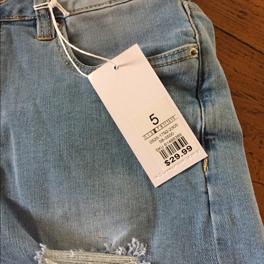 Shorts - Picture 3 of 9